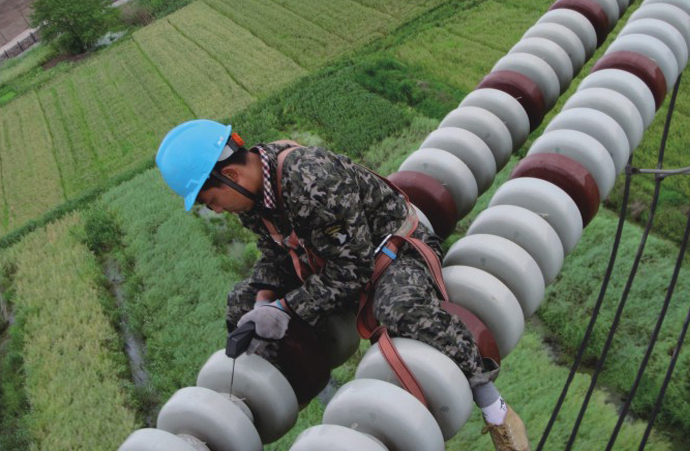 國網泰州500千伏高泰輸電線路絕緣子測零